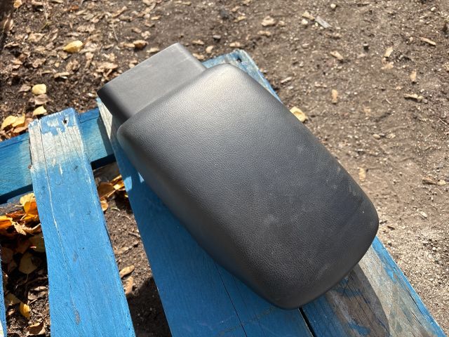 bontott NISSAN PULSAR Könyöklő