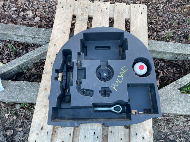 bontott NISSAN PULSAR Pótkerék Szerszámtartó