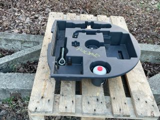 bontott NISSAN PULSAR Pótkerék Szerszámtartó