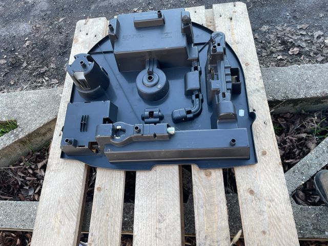 bontott NISSAN PULSAR Pótkerék Szerszámtartó