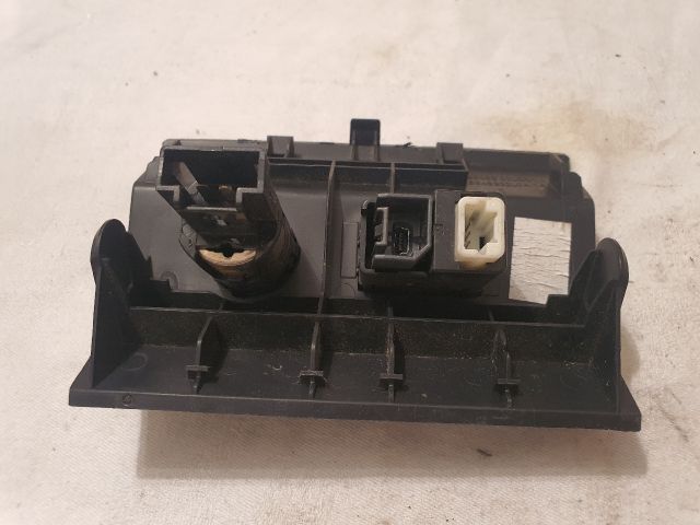 bontott NISSAN PULSAR Szivargyújtó Aljzat