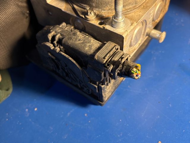 bontott NISSAN QASHQAI ABS Kocka