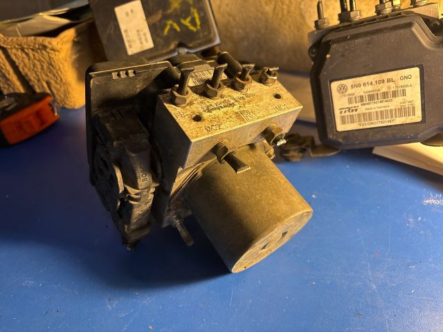 bontott NISSAN QASHQAI ABS Kocka