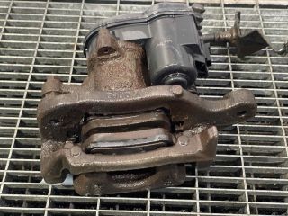 bontott NISSAN QASHQAI Bal hátsó Féknyereg Munkahengerrel