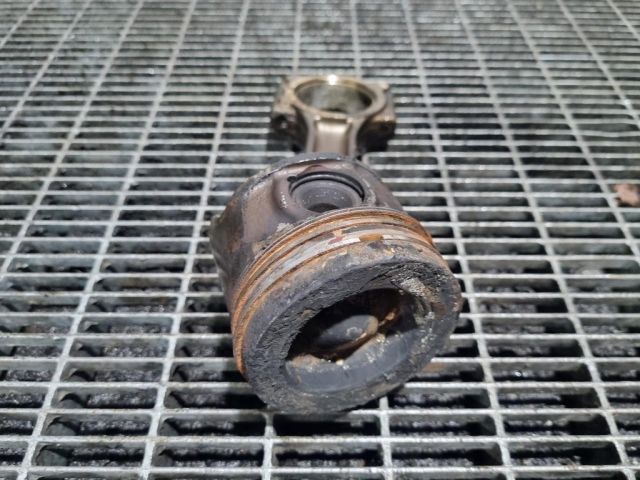 bontott NISSAN QASHQAI Dugattyú