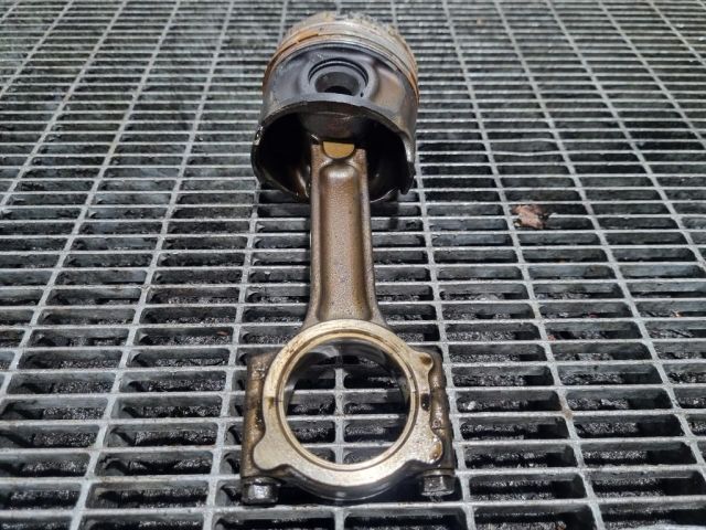 bontott NISSAN QASHQAI Dugattyú