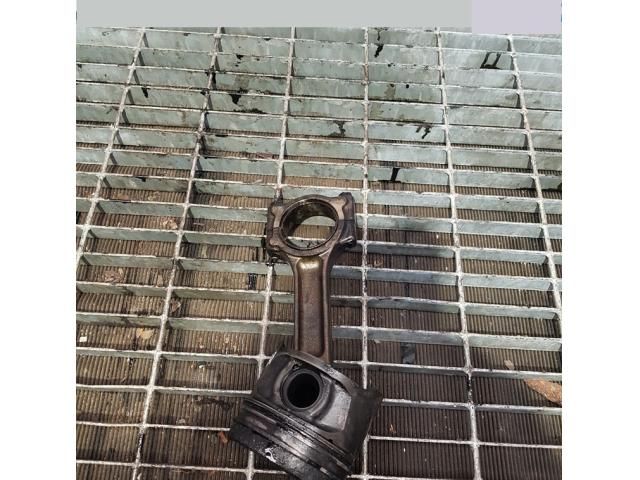 bontott NISSAN QASHQAI Dugattyú