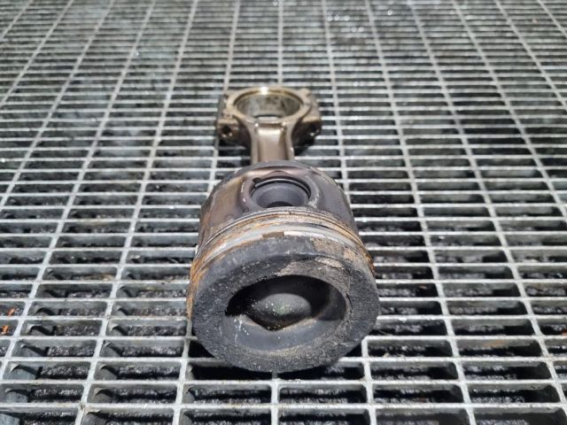 bontott NISSAN QASHQAI Dugattyú