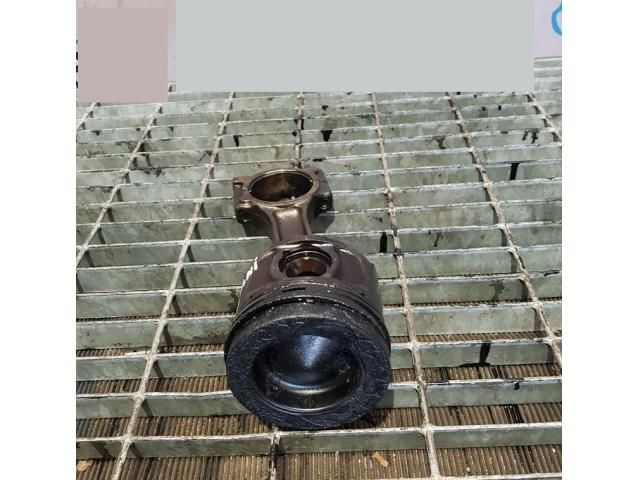 bontott NISSAN QASHQAI Dugattyú