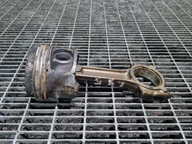 bontott NISSAN QASHQAI Dugattyú