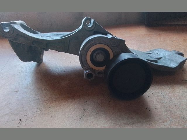 bontott NISSAN QASHQAI Generátor Tartó Bak