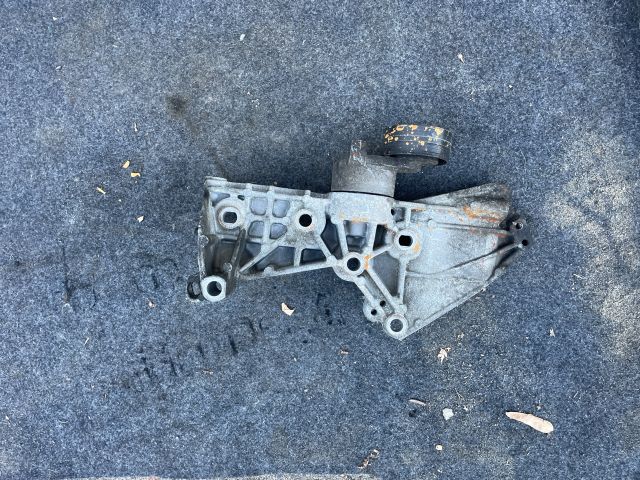 bontott NISSAN QASHQAI Generátor Tartó Bak