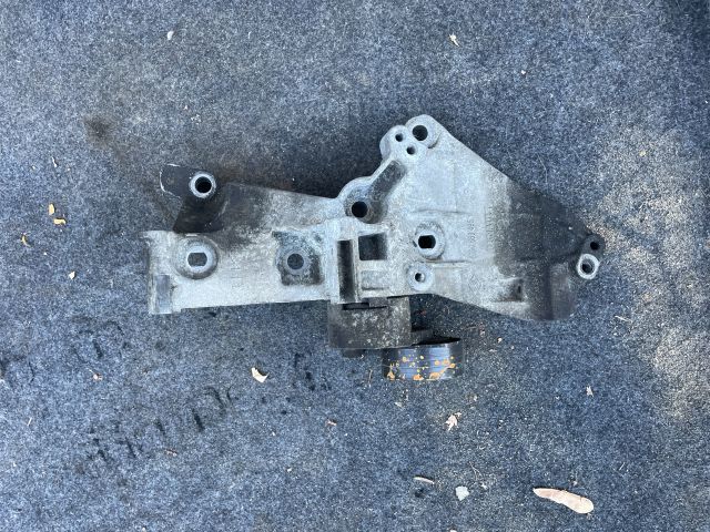 bontott NISSAN QASHQAI Generátor Tartó Bak