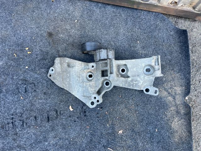 bontott NISSAN QASHQAI Generátor Tartó Bak