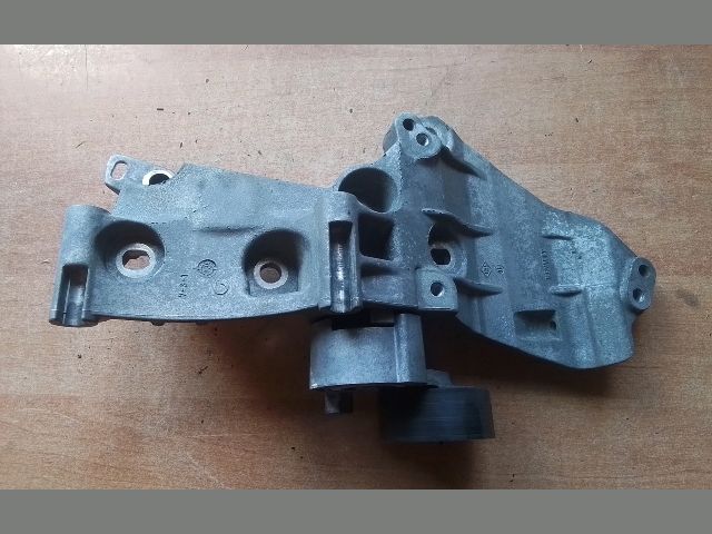 bontott NISSAN QASHQAI Generátor Tartó Bak