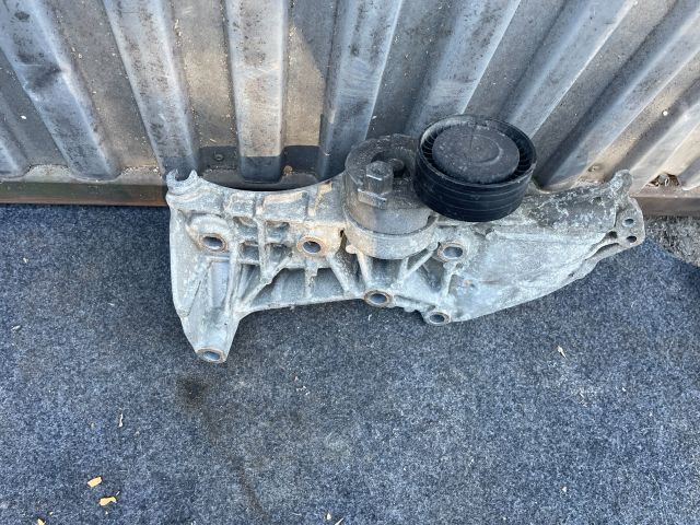 bontott NISSAN QASHQAI Generátor Tartó Bak