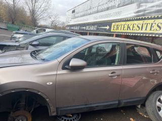 bontott NISSAN QASHQAI Homlokfal (Üres lemez)
