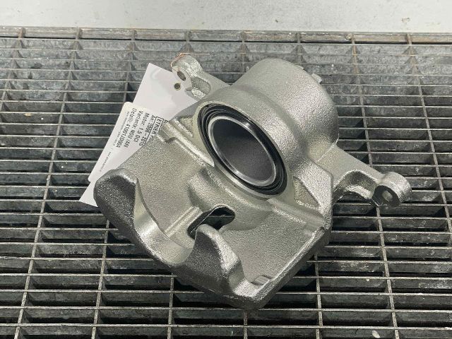 bontott NISSAN QASHQAI Jobb első Féknyereg Munkahengerrel