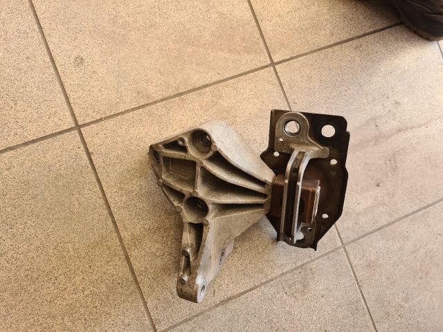 bontott NISSAN QASHQAI Motor Tartó Bak (Fém)