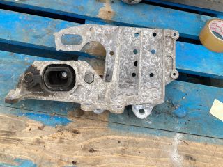 bontott NISSAN QASHQAI Motor Tartó Bak (Fém)