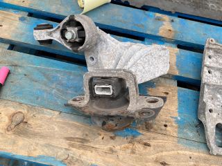 bontott NISSAN QASHQAI Motor Tartó Bak (Fém)