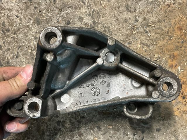 bontott NISSAN QASHQAI Váltó Tartó Bak (Pozíciófüggetlen)