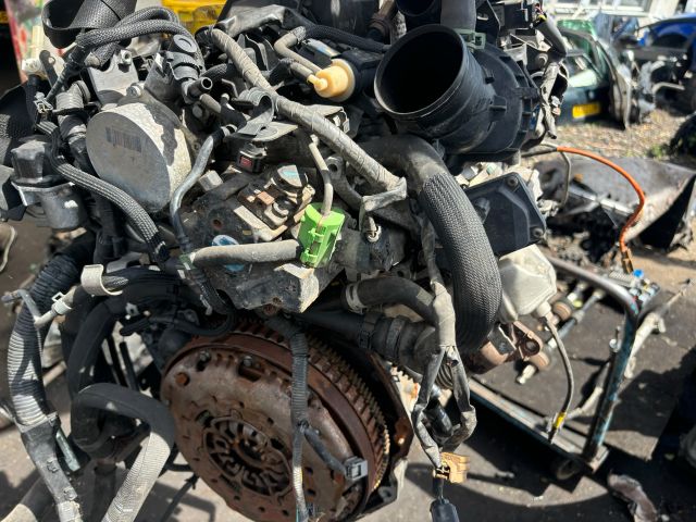 bontott NISSAN QASHQAI Komplett Motor (Segédberendezésekkel)