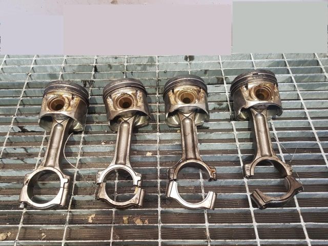 bontott NISSAN QASHQAI Dugattyú