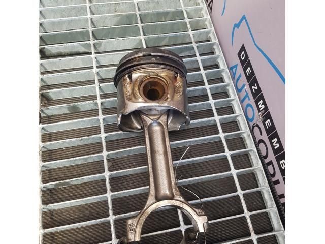 bontott NISSAN QASHQAI Dugattyú