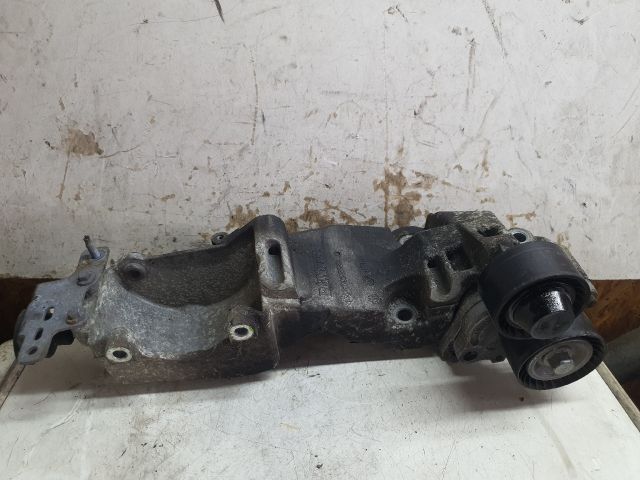 bontott NISSAN QASHQAI Generátor Tartó Bak