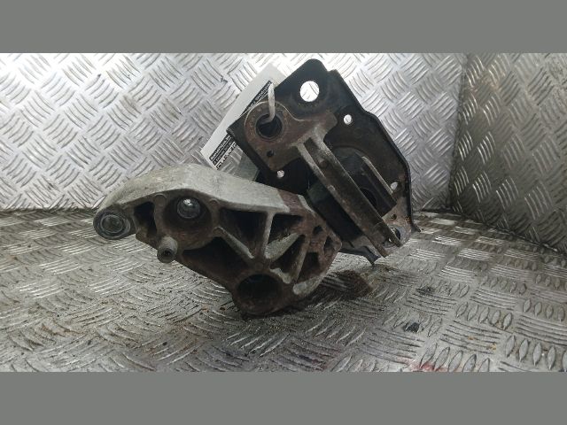 bontott NISSAN QASHQAI Motor Tartó Bak (Fém)
