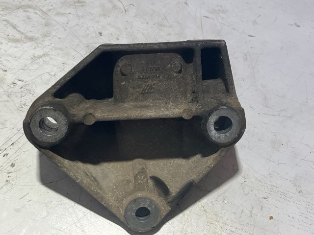 bontott NISSAN QASHQAI Motor Tartó Bak (Pozíciófüggetlen)