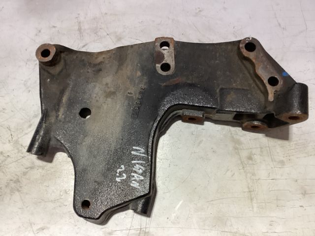 bontott NISSAN QASHQAI Motor Tartó Bak (Pozíciófüggetlen)