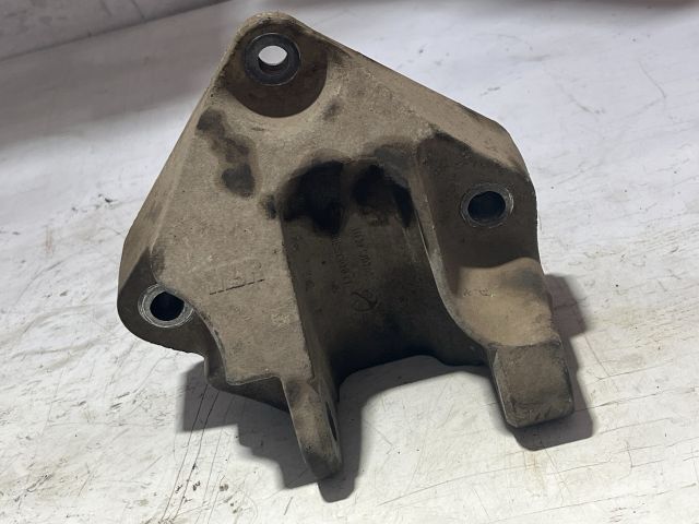 bontott NISSAN QASHQAI Motor Tartó Bak (Pozíciófüggetlen)