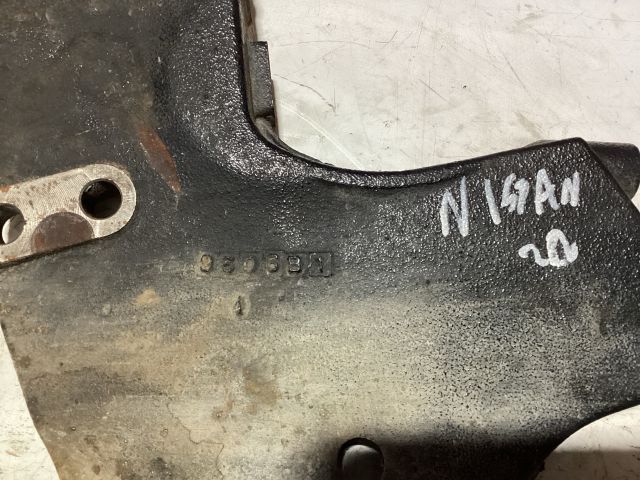 bontott NISSAN QASHQAI Motor Tartó Bak (Pozíciófüggetlen)