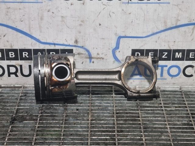 bontott NISSAN QASHQAI Dugattyú