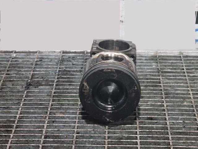 bontott NISSAN QASHQAI Dugattyú