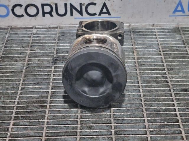 bontott NISSAN QASHQAI Dugattyú