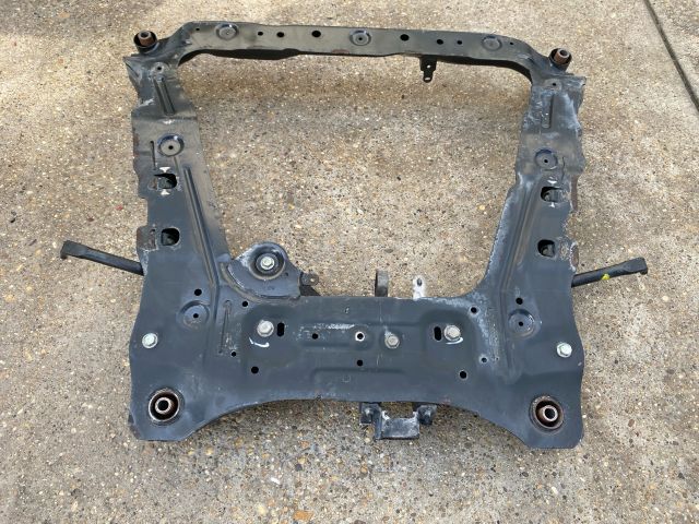 bontott NISSAN QASHQAI Első Bölcső