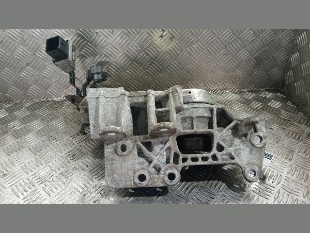 bontott NISSAN QASHQAI Váltó Tartó Bak (Pozíciófüggetlen)