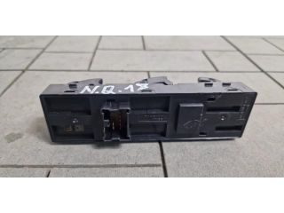 bontott NISSAN QASHQAI Ablakemelő Kapcsoló Négyes / Kettes