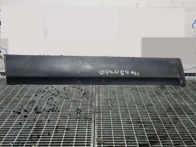 bontott NISSAN QASHQAI Bal első Ajtó Díszléc