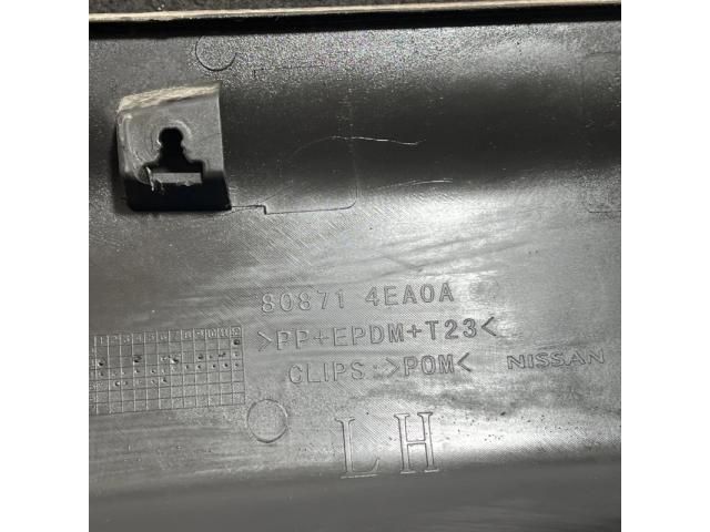 bontott NISSAN QASHQAI Bal első Ajtó Díszléc