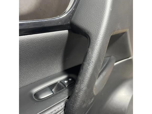 bontott NISSAN QASHQAI Bal első Ajtó Kárpit