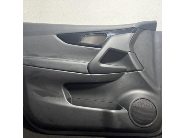 bontott NISSAN QASHQAI Bal első Ajtó Kárpit