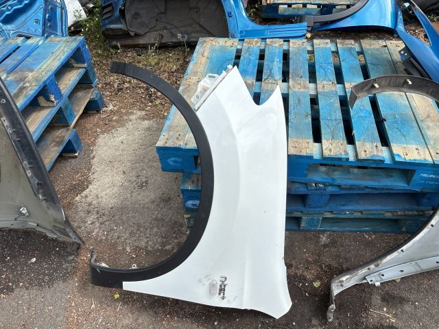 bontott NISSAN QASHQAI Bal első Sárvédő