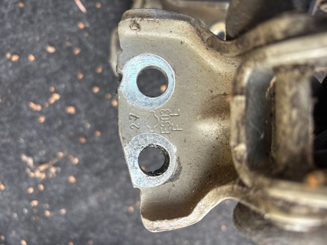 bontott NISSAN QASHQAI Bal első Zsanér