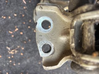 bontott NISSAN QASHQAI Bal első Zsanér