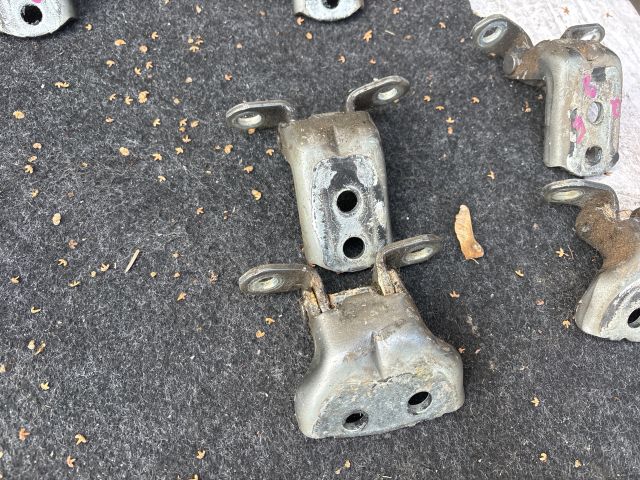 bontott NISSAN QASHQAI Bal első Zsanér