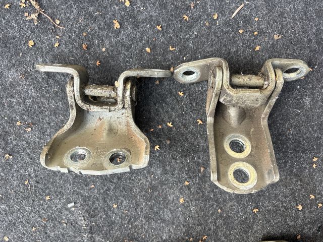 bontott NISSAN QASHQAI Bal első Zsanér